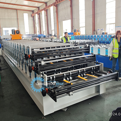 Ελεγχόμενο από PLC υδραυλικό κόψιμο Tr4 Tr5 κυματοειδής μηχανή τριών στρωμάτων οροφής για το Περού