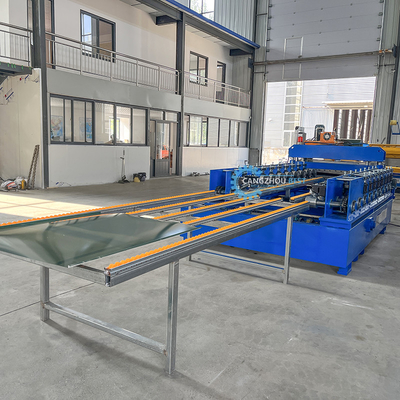 Αυτοκίνητη αλλαγή μεγέθους PU Liner Steel Profile Roof Sheet Roll Forming Machine Για 0,3-0,8mm