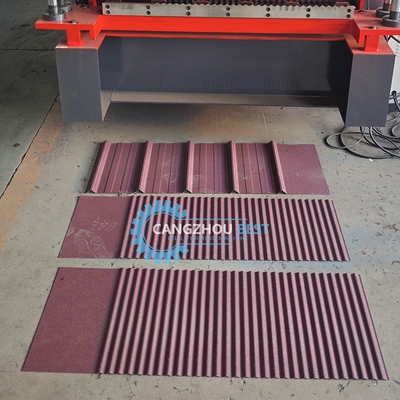 0.25-0.6mm Υλικό πάχος 5.5×1.4×1.5m Μηχανή σχηματισμού διπλού στρώματος 8-12m/min Ταχύτητα σχηματισμού